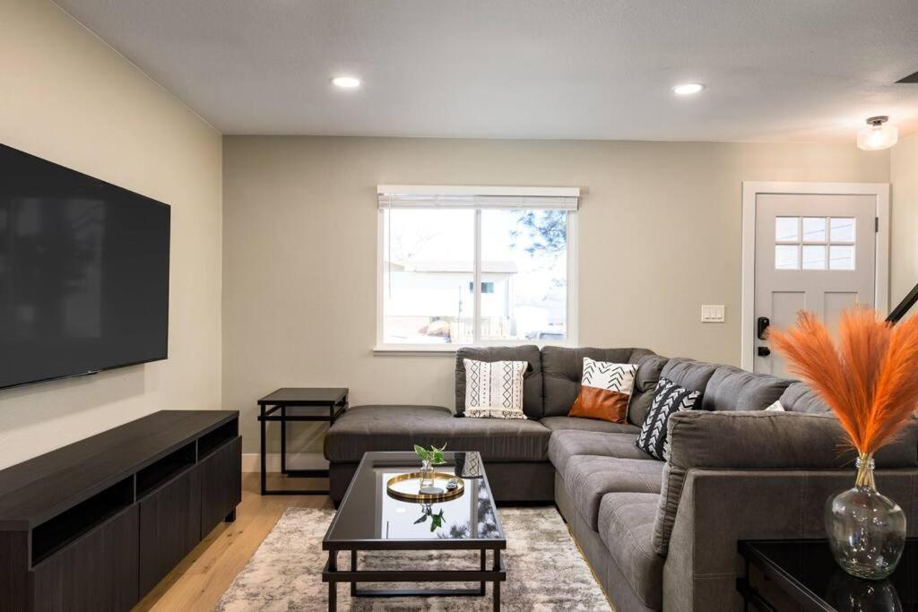 Cheerful Denver Hideaway W 2 Queen Beds Unit B Arvada Bagian luar foto